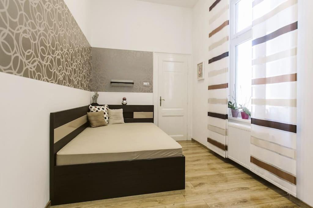 Lovely Purplish Apartment Heart Of The City Βουδαπέστη Εξωτερικό φωτογραφία