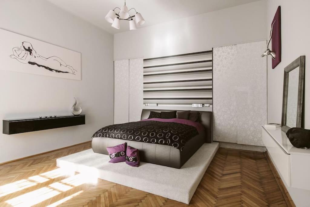 Lovely Purplish Apartment Heart Of The City Βουδαπέστη Εξωτερικό φωτογραφία